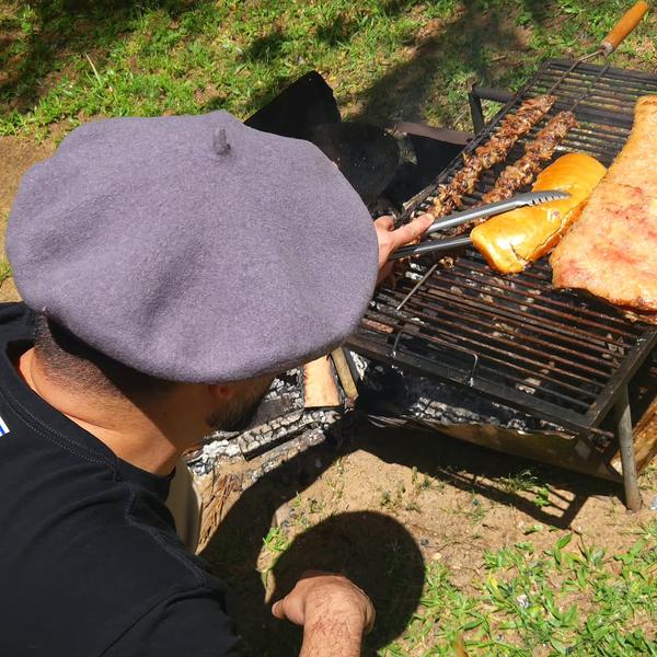 Preparando a grelha durante um evento